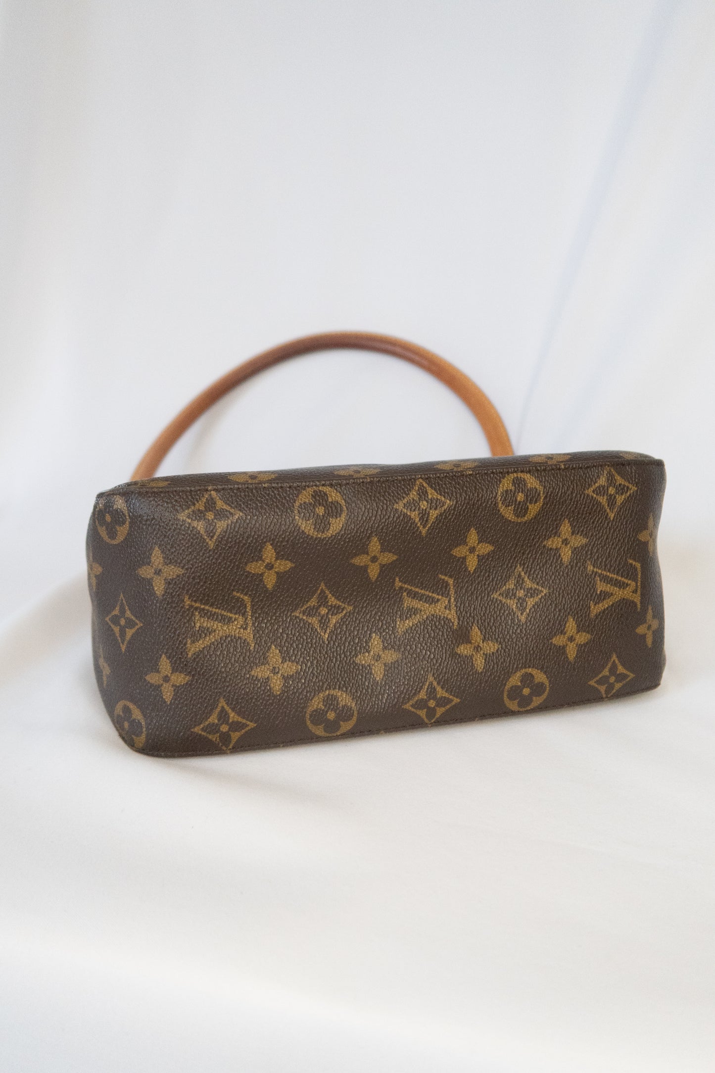 Louis Vuitton Looping MM Hobo Shoulder Bag