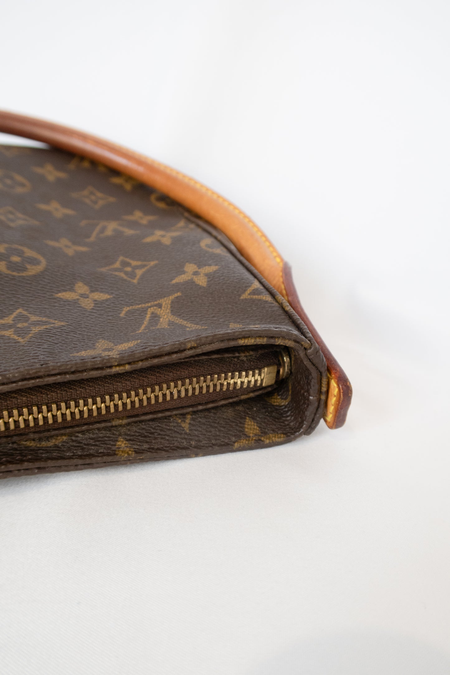 Louis Vuitton Looping MM Hobo Shoulder Bag