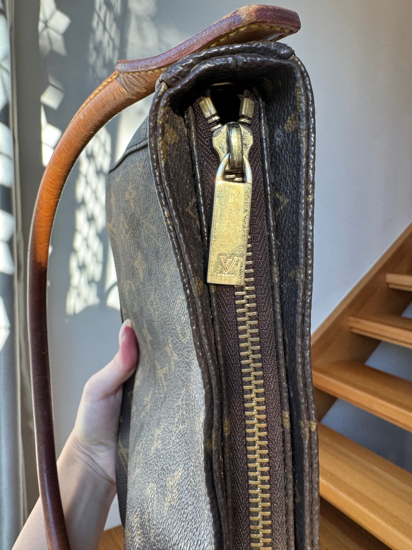 Louis Vuitton Looping MM Hobo Shoulder Bag