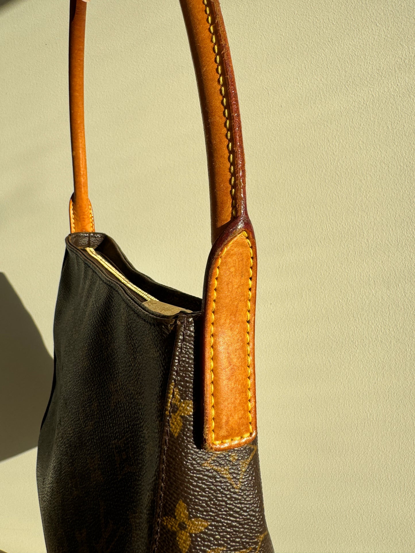 Louis Vuitton Looping MM Hobo Shoulder Bag