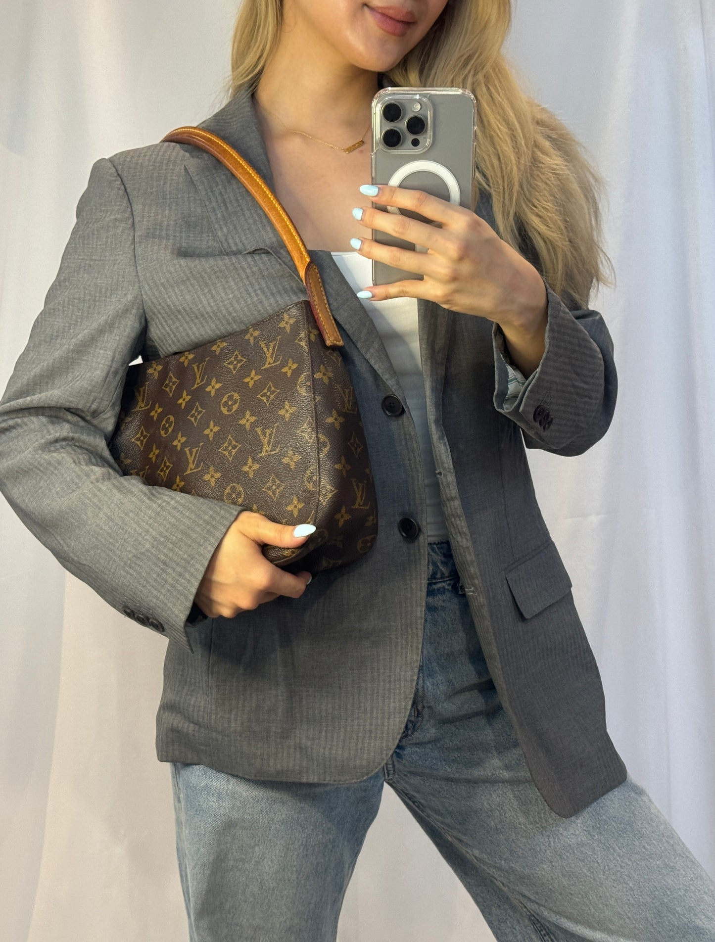 Louis Vuitton Looping MM Hobo Shoulder Bag