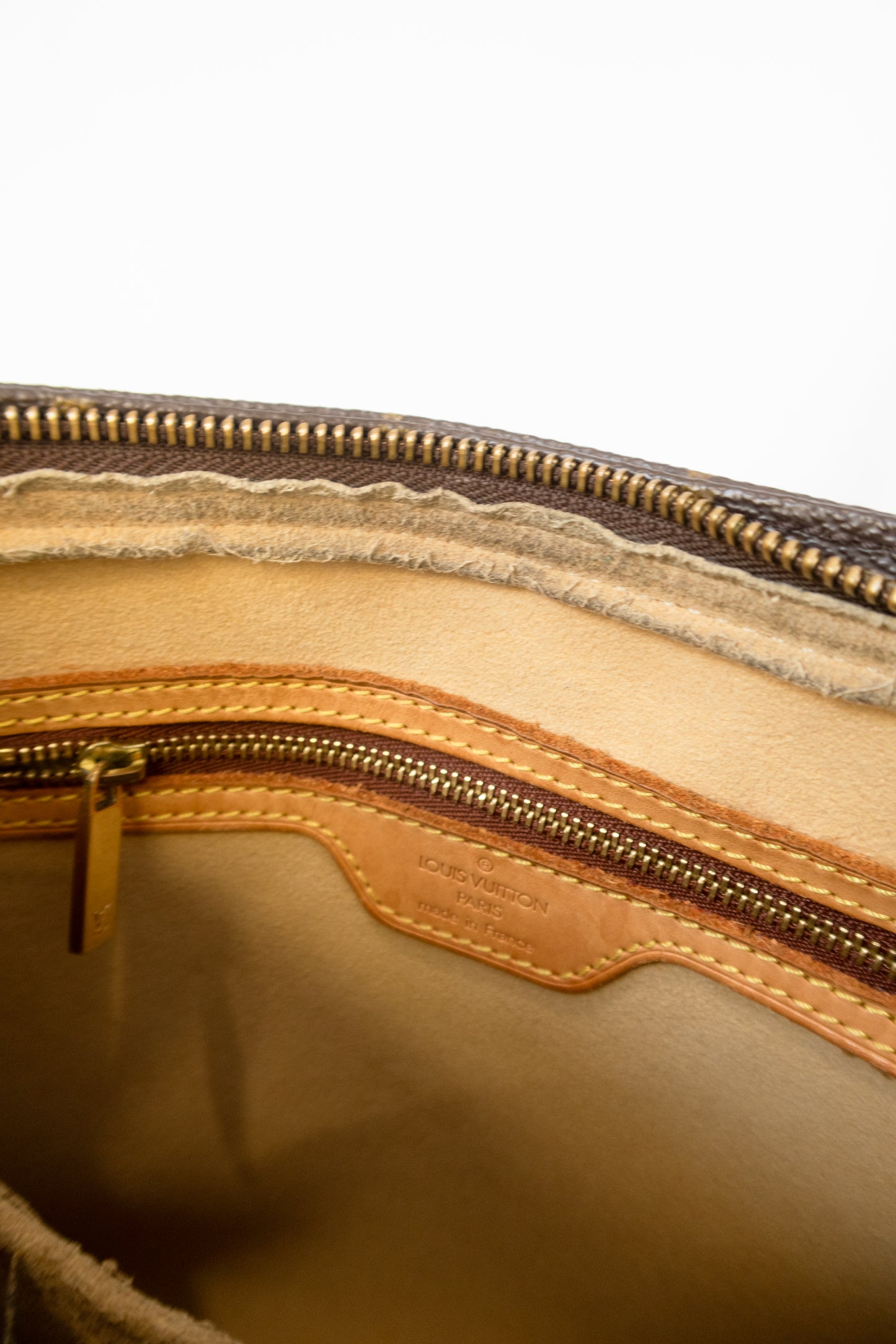 Louis Vuitton Looping MM Hobo Shoulder Bag