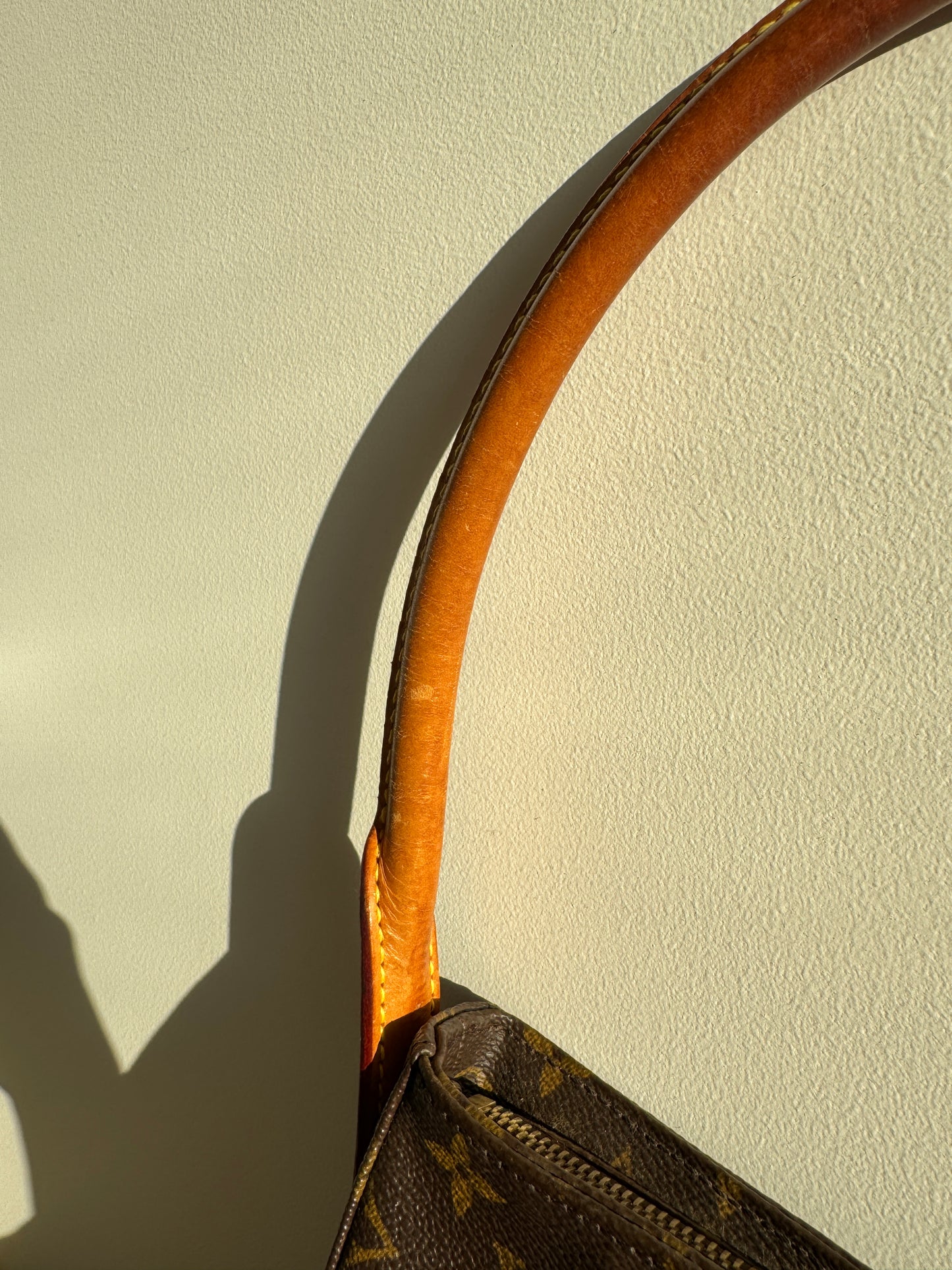 Louis Vuitton Looping MM Hobo Shoulder Bag