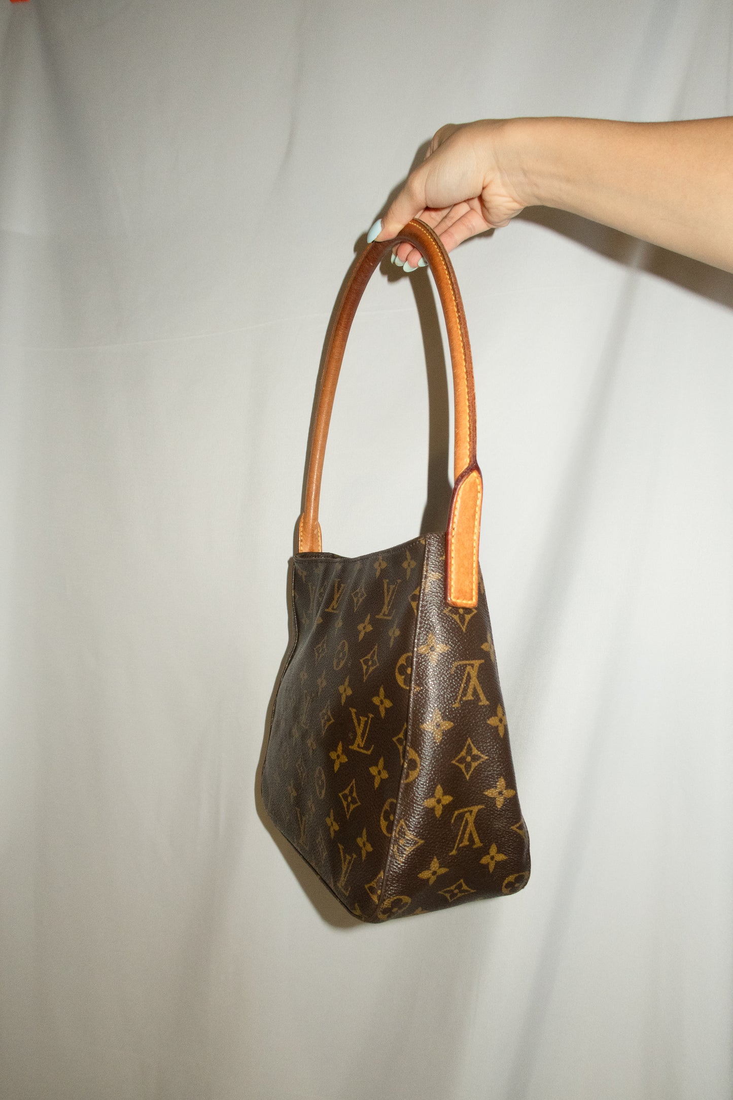 Louis Vuitton Looping MM Hobo Shoulder Bag