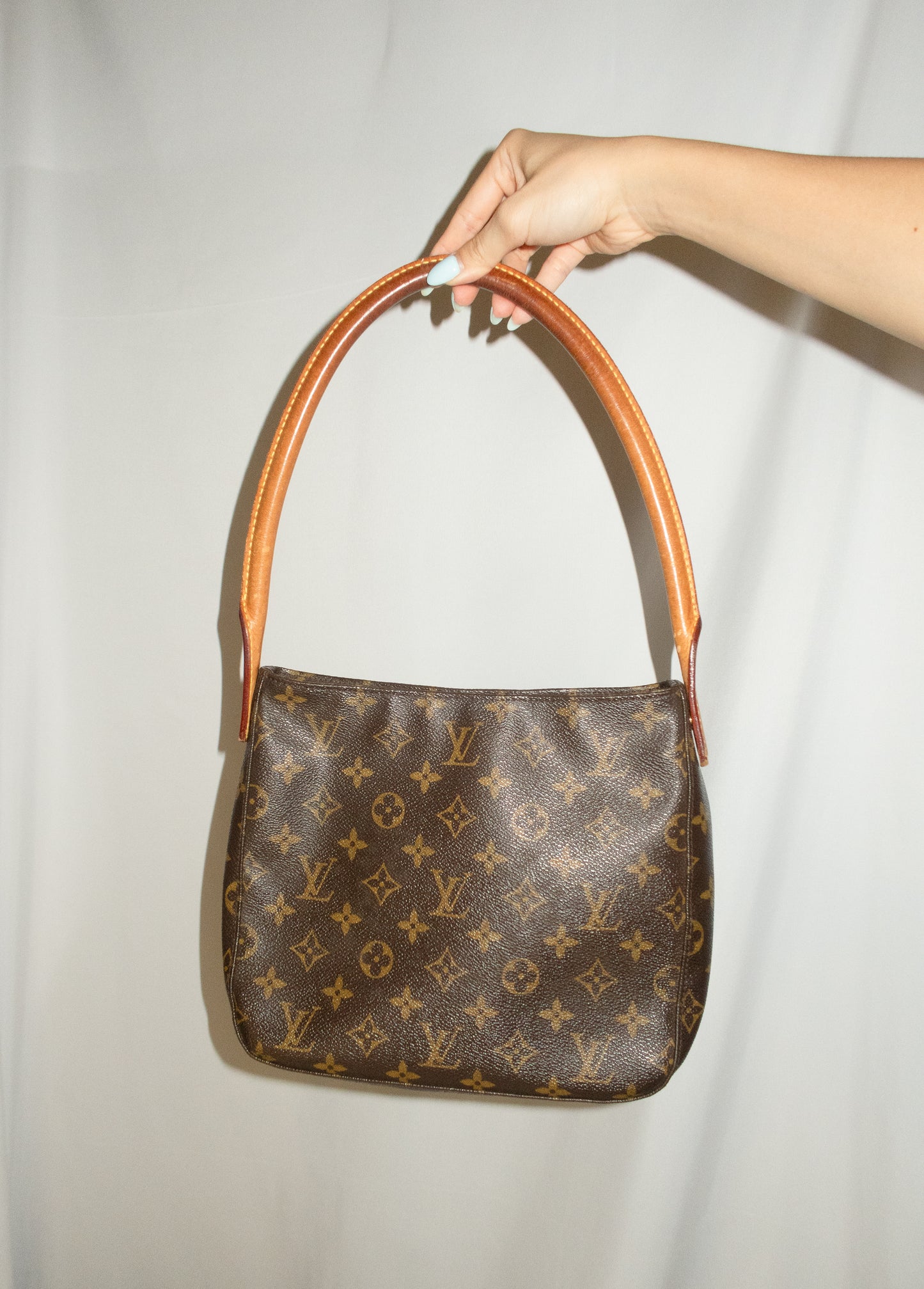 Louis Vuitton Looping MM Hobo Shoulder Bag