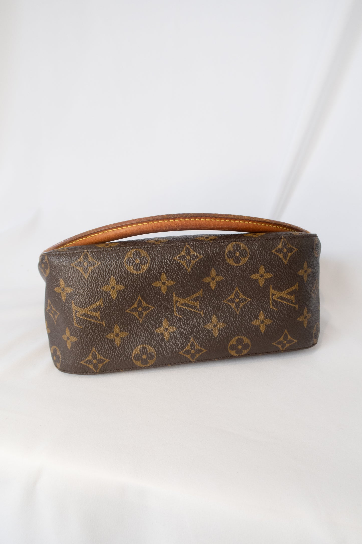 Louis Vuitton Looping MM Hobo Shoulder Bag