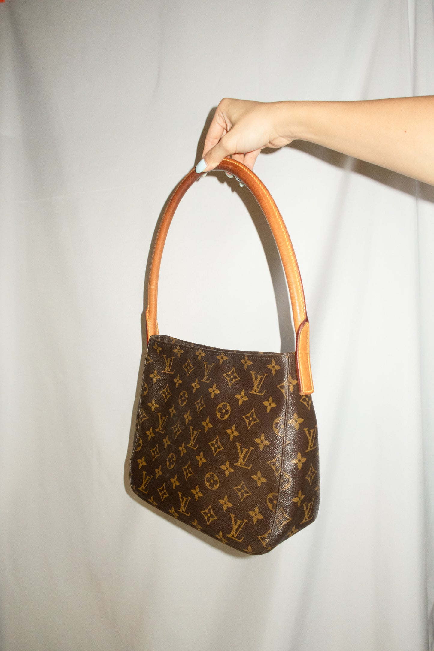 Louis Vuitton Looping MM Hobo Shoulder Bag