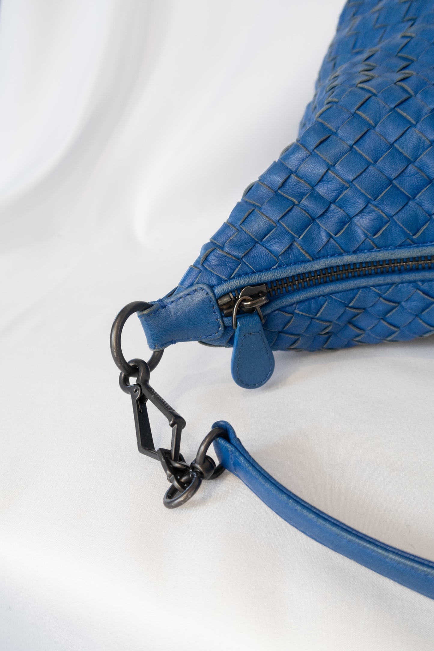 Bottega Veneta Blue Intrecciato Zip Hobo Shoulder Bag