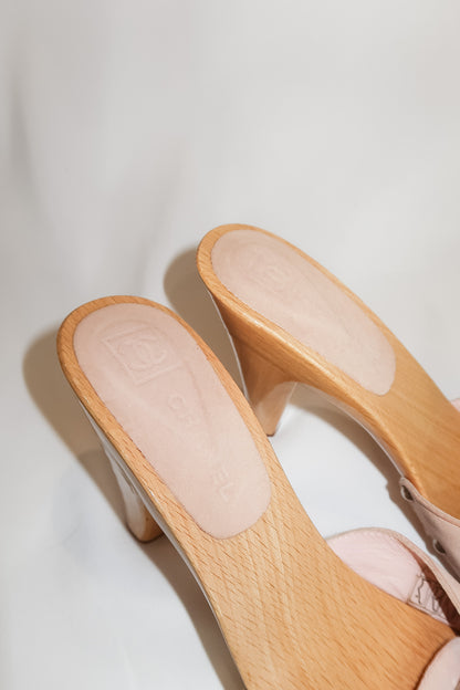 Chanel Cruise 2005 Baby Pink Suede Wooden Mule Heels Size 37