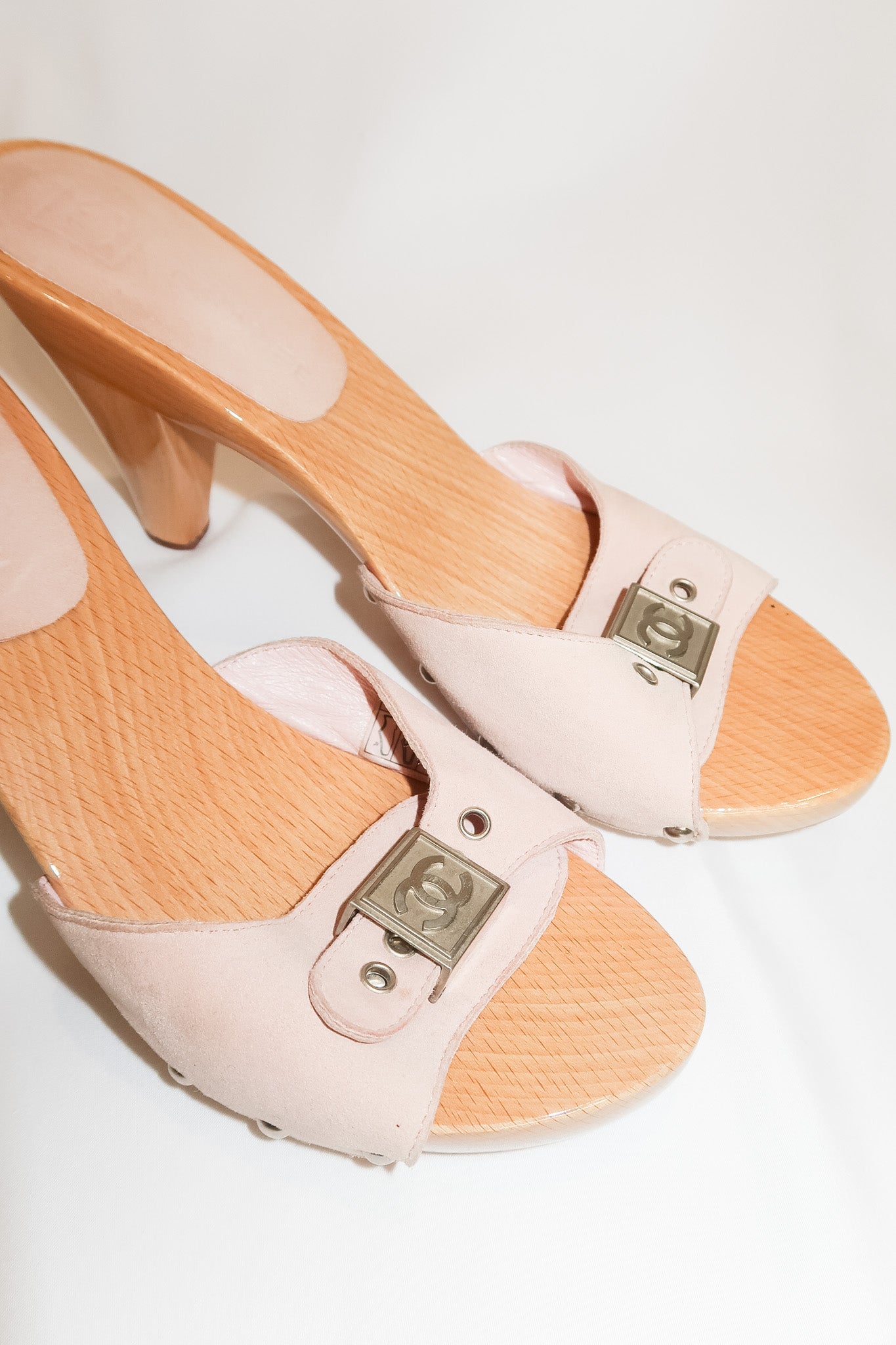 Chanel Cruise 2005 Baby Pink Suede Wooden Mule Heels Size 37