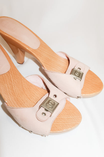 Chanel Cruise 2005 Baby Pink Suede Wooden Mule Heels Size 37